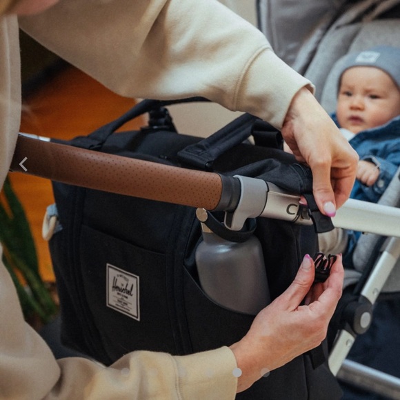 Herschel Strand Duffle | Diaper Bag - 24L in Mauve - Picture 5 of 9